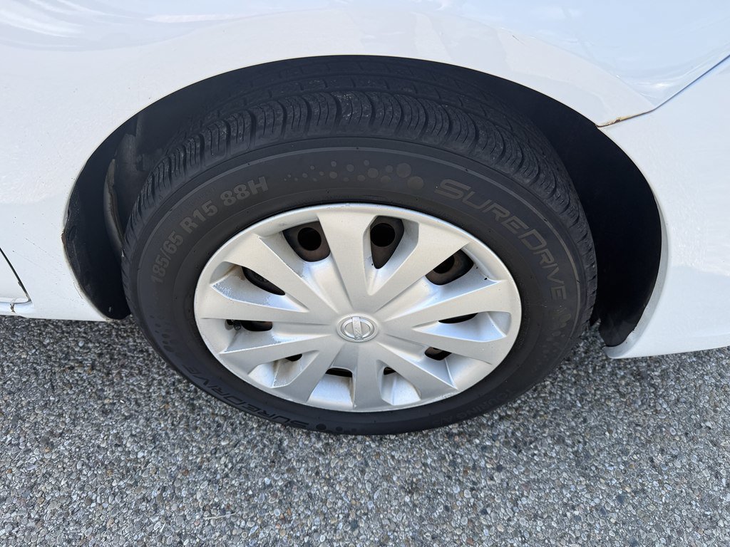 Used 2016 Nissan Versa SV FWD image 7