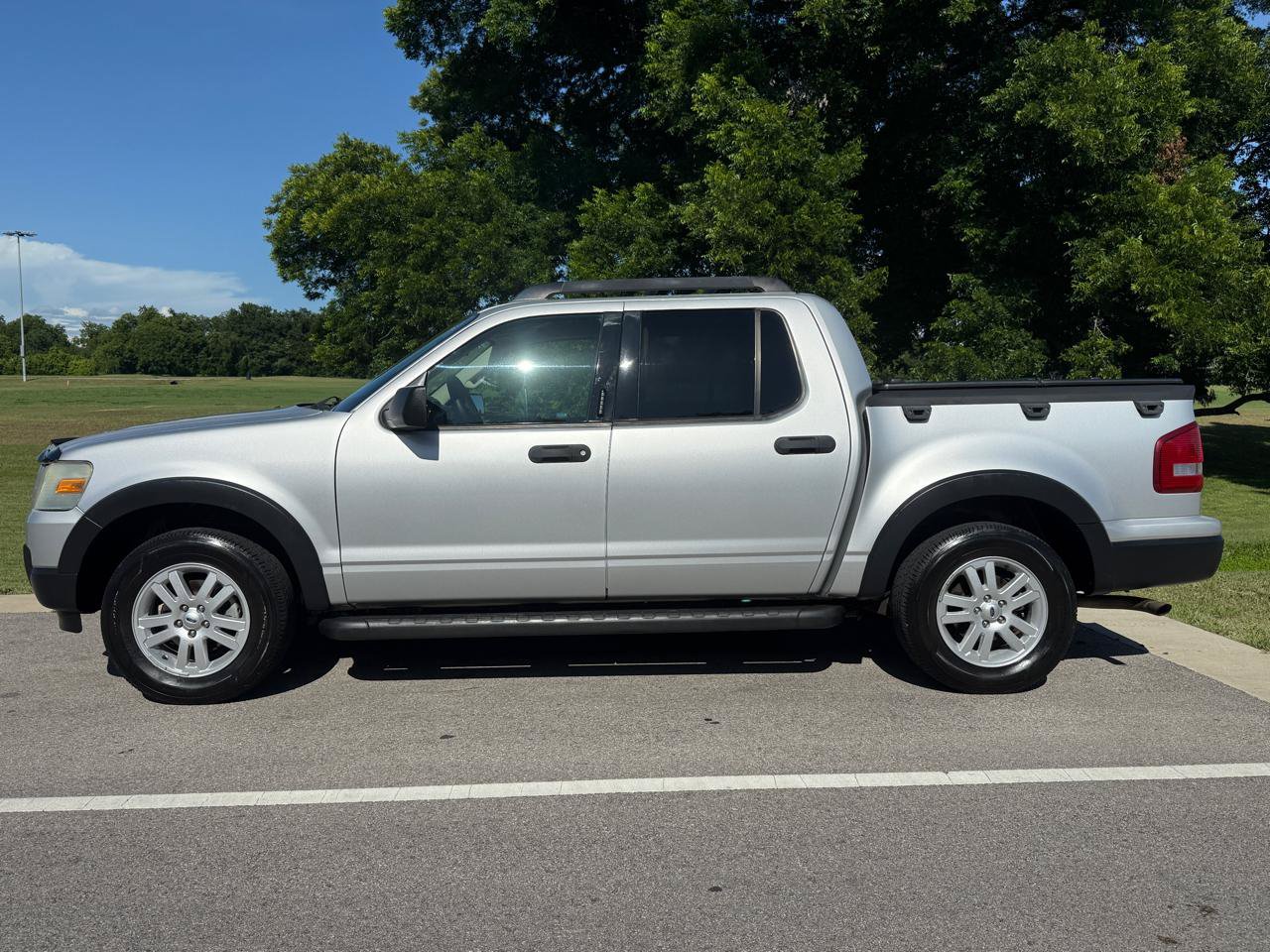 Used 2010 Ford Explorer Sport Trac XLT RWD image 6