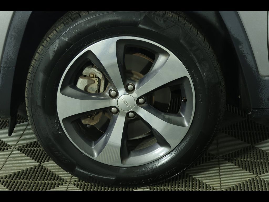 Used 2019 Jeep Cherokee Limited image 10