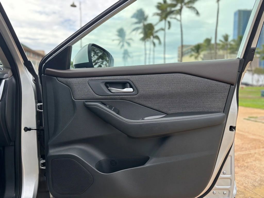 Used 2022 Nissan Rogue SV image 15