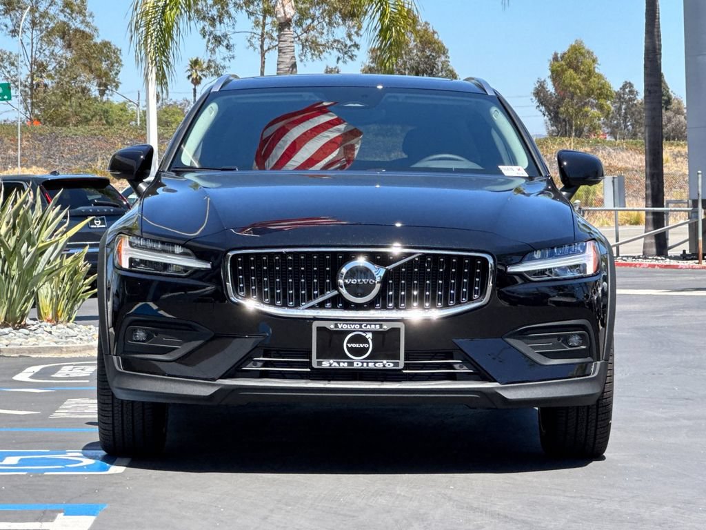 New 2026 Volvo V60 B5 Cross Country Plus w/ Protection Package Premier AWD/4WD image 8