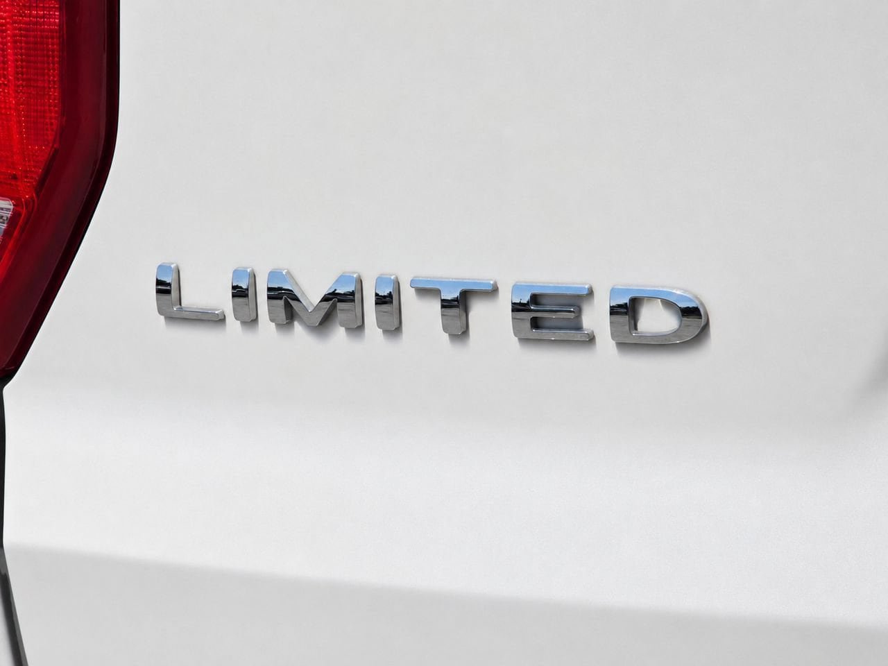 Used 2017 Ford Explorer Limited w/ Equipment Group 301A AWD/4WD image 8