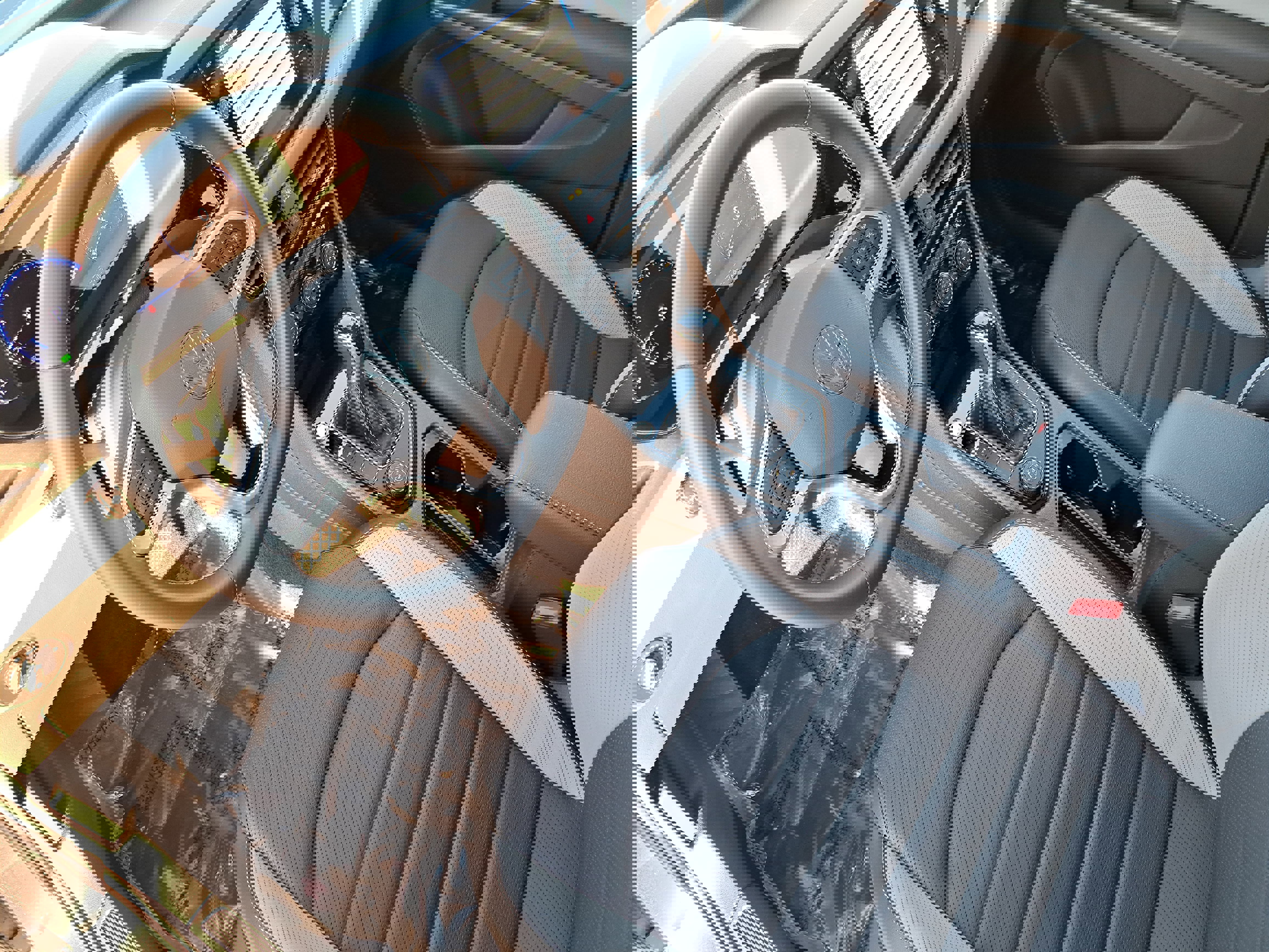 Certified 2022 Volkswagen Taos SEL w/ Panoramic Sunroof Package image 15