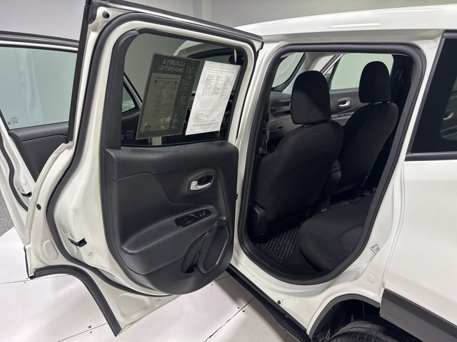 Used 2023 Jeep Renegade Latitude image 21