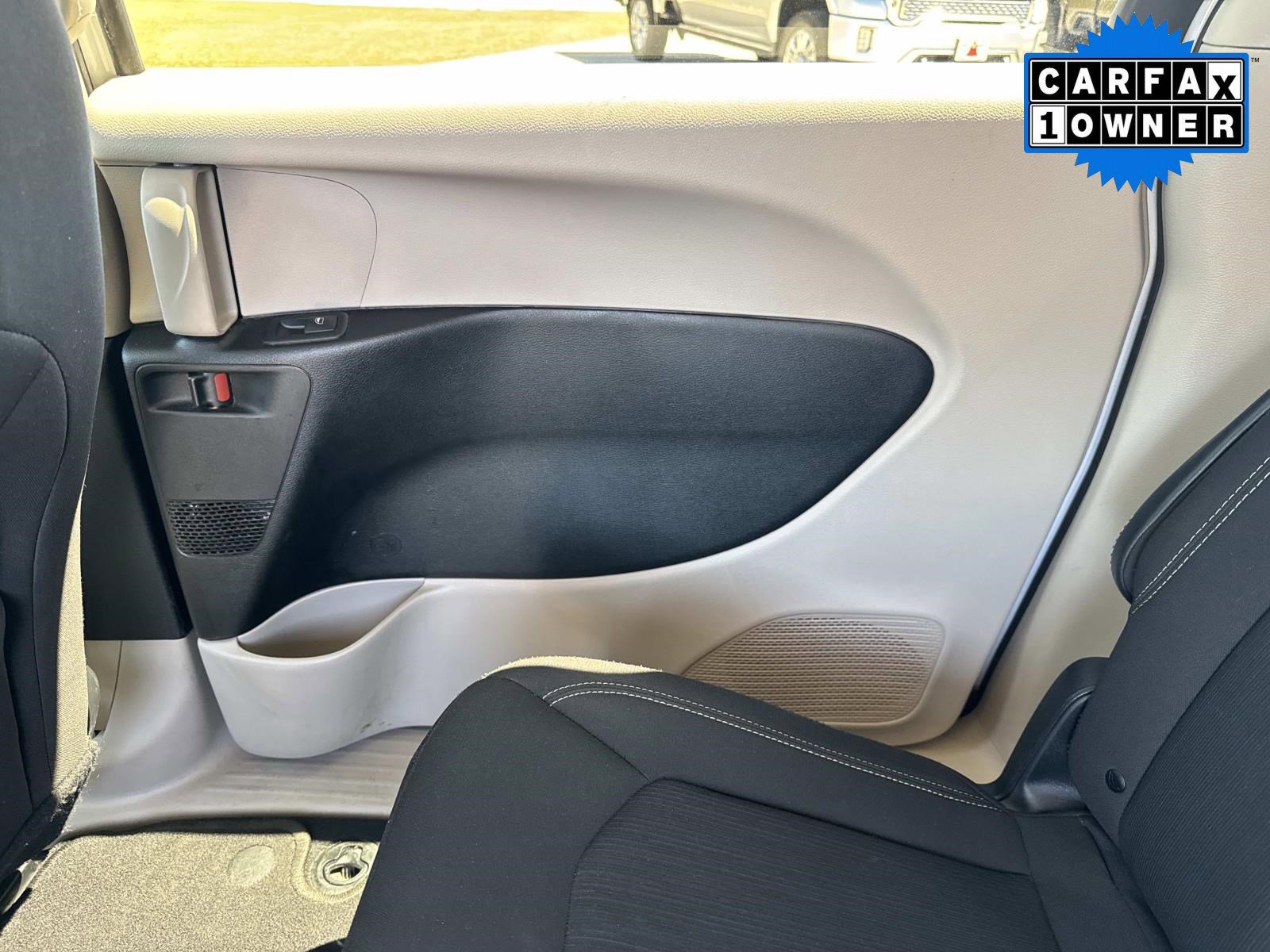 Used 2024 Chrysler Voyager LX image 15