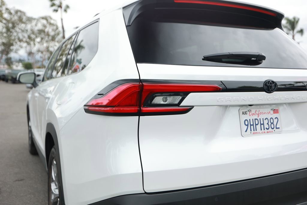 Used 2024 Toyota Grand Highlander Limited image 13