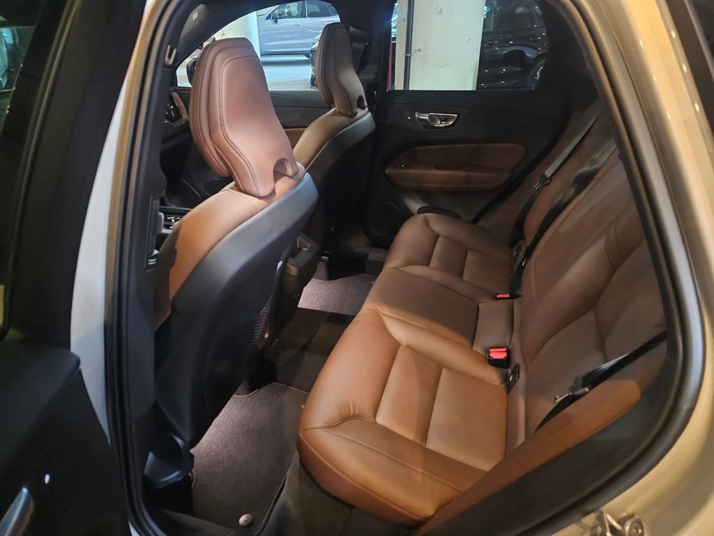 Certified 2023 Volvo XC60 B5 Plus w/ Climate Package image 13