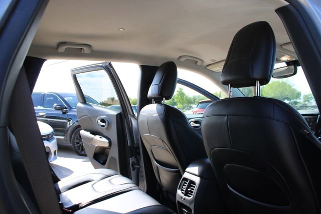 Used 2019 Jeep Cherokee Limited FWD image 46