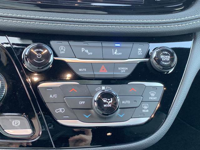 New 2026 Chrysler Pacifica Select image 32