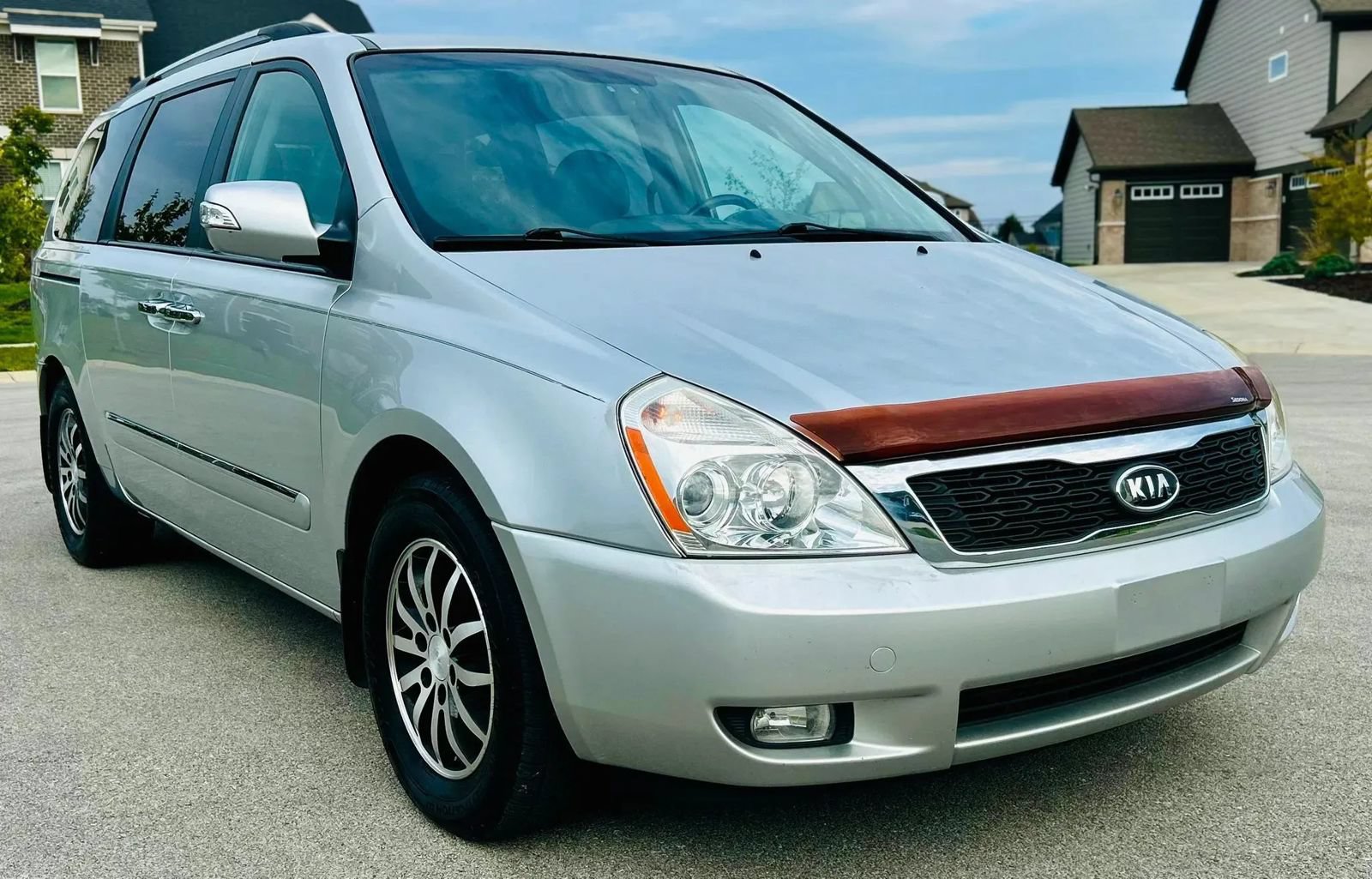 Used 2012 Kia Sedona EX w/ Luxury Pkg FWD image 2
