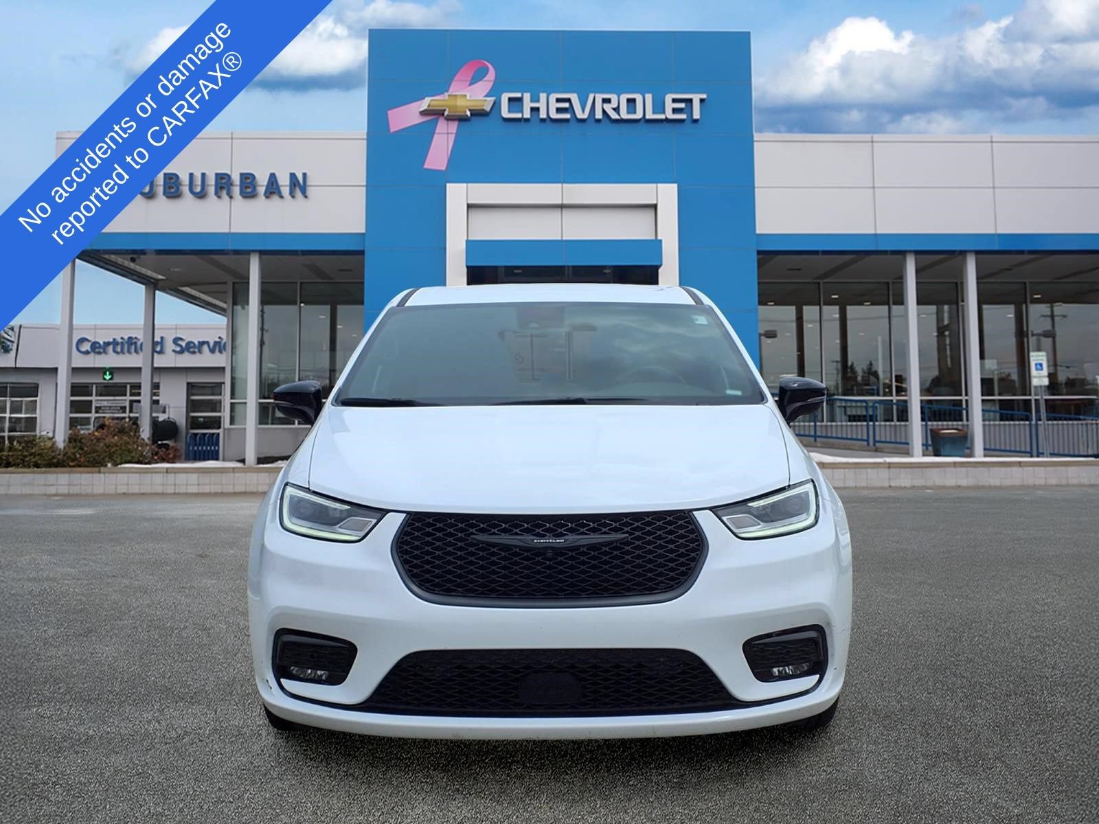 Used 2024 Chrysler Pacifica Limited FWD image 2