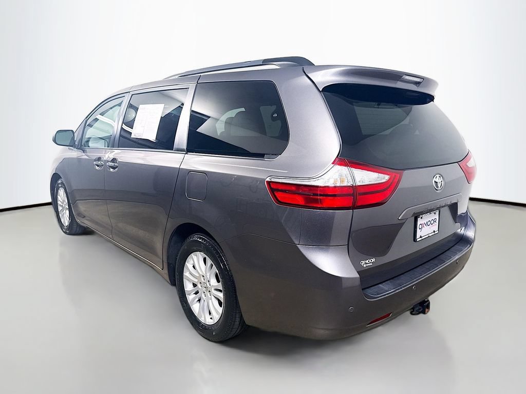 Used 2017 Toyota Sienna XLE w/ XLE Navigation Package FWD image 5