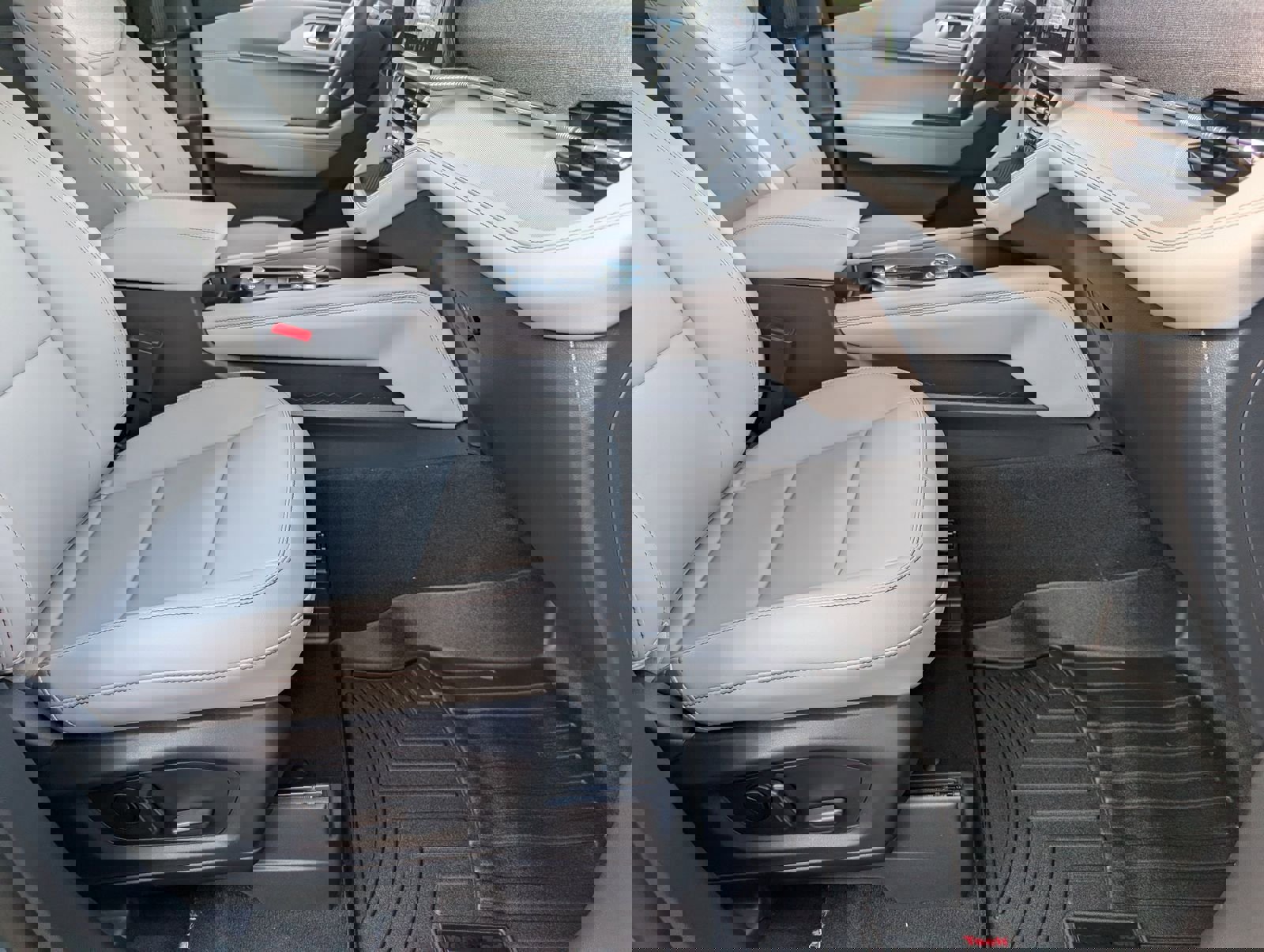 New 2026 Ford Explorer Active w/ Active Comfort Package image 28