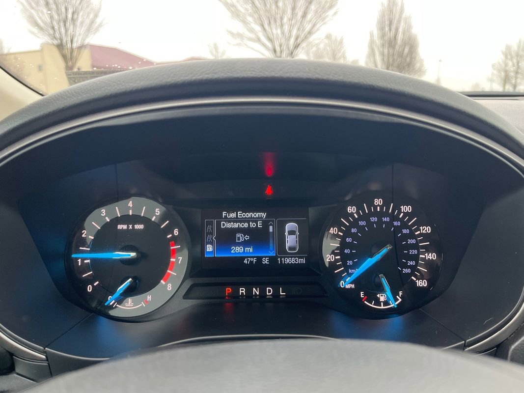 Used 2017 Ford Fusion SE image 16