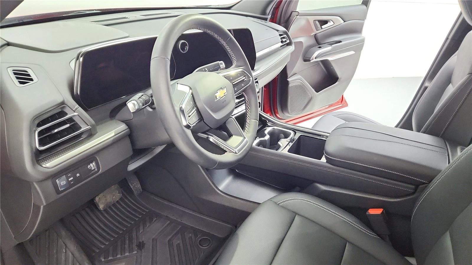 Used 2026 Chevrolet Traverse LT image 9