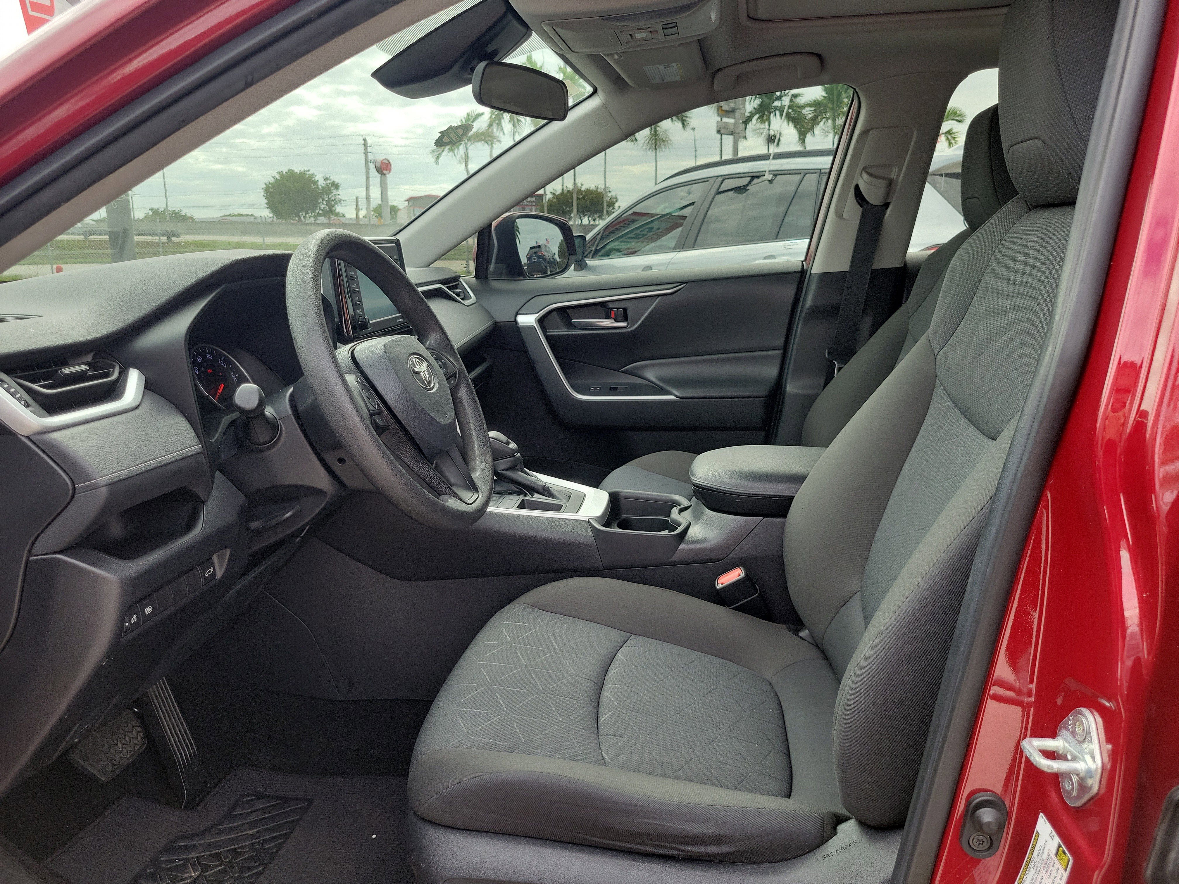 Used 2021 Toyota RAV4 XLE image 19