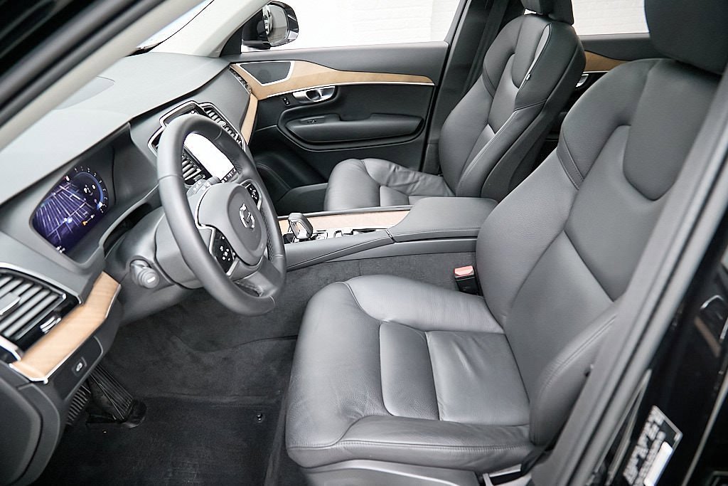 Certified 2024 Volvo XC90 B6 Plus w/ Protection Package image 15