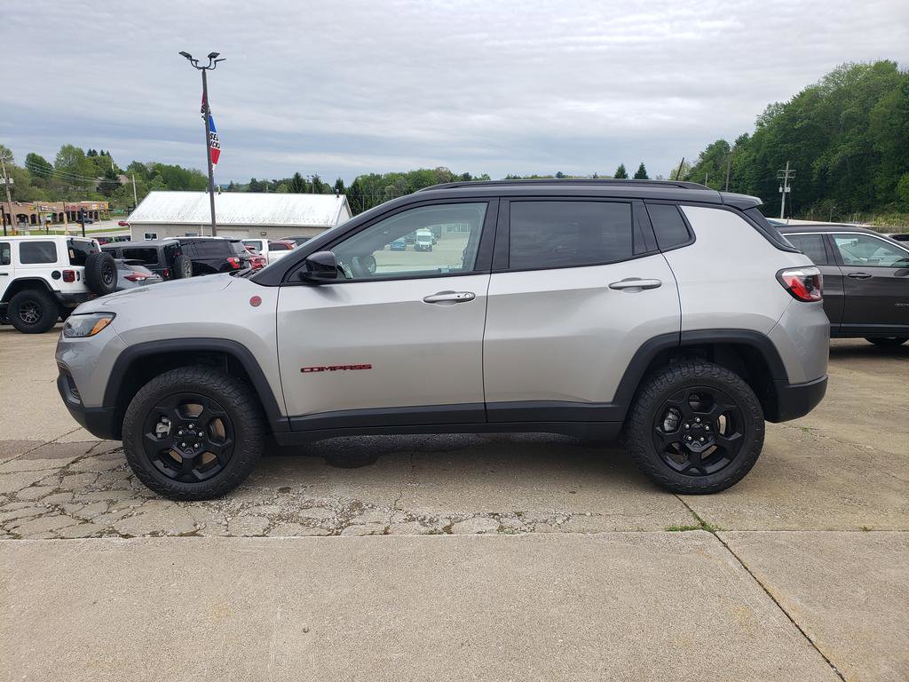 Used 2023 Jeep Compass Trailhawk w/ Trailhawk Convenience Group AWD/4WD image 7