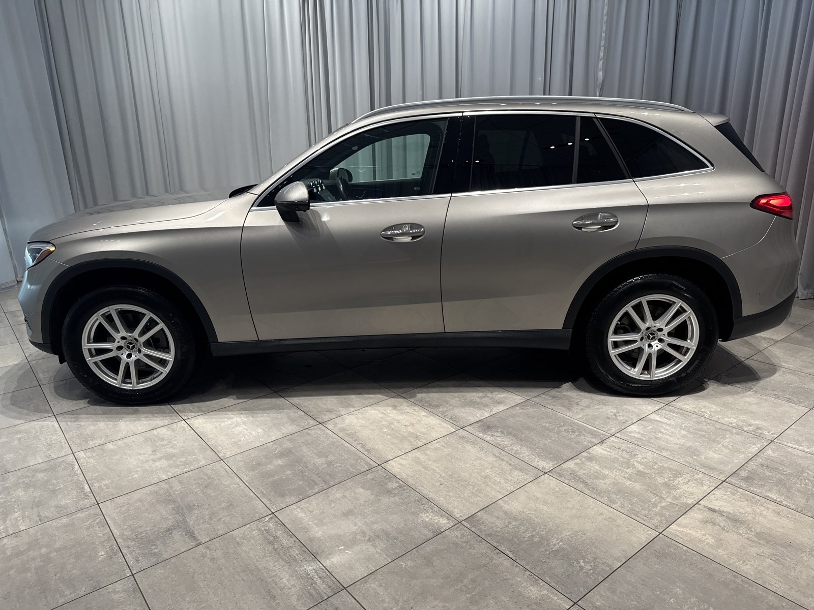 Used 2023 Mercedes-Benz GLC 300 4MATIC image 8