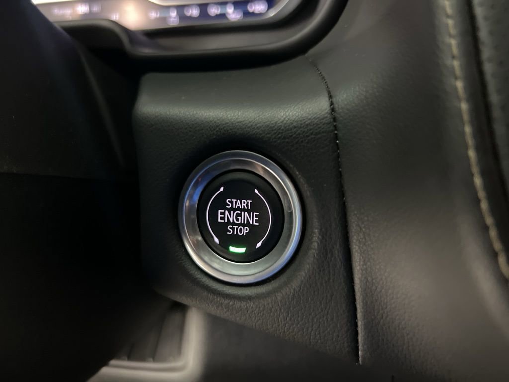 Used 2024 Chevrolet Suburban Premier RWD image 16