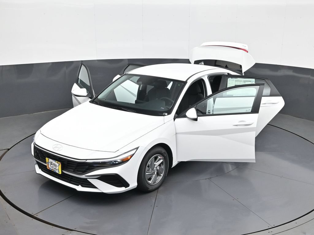 New 2026 Hyundai Elantra SE FWD image 30