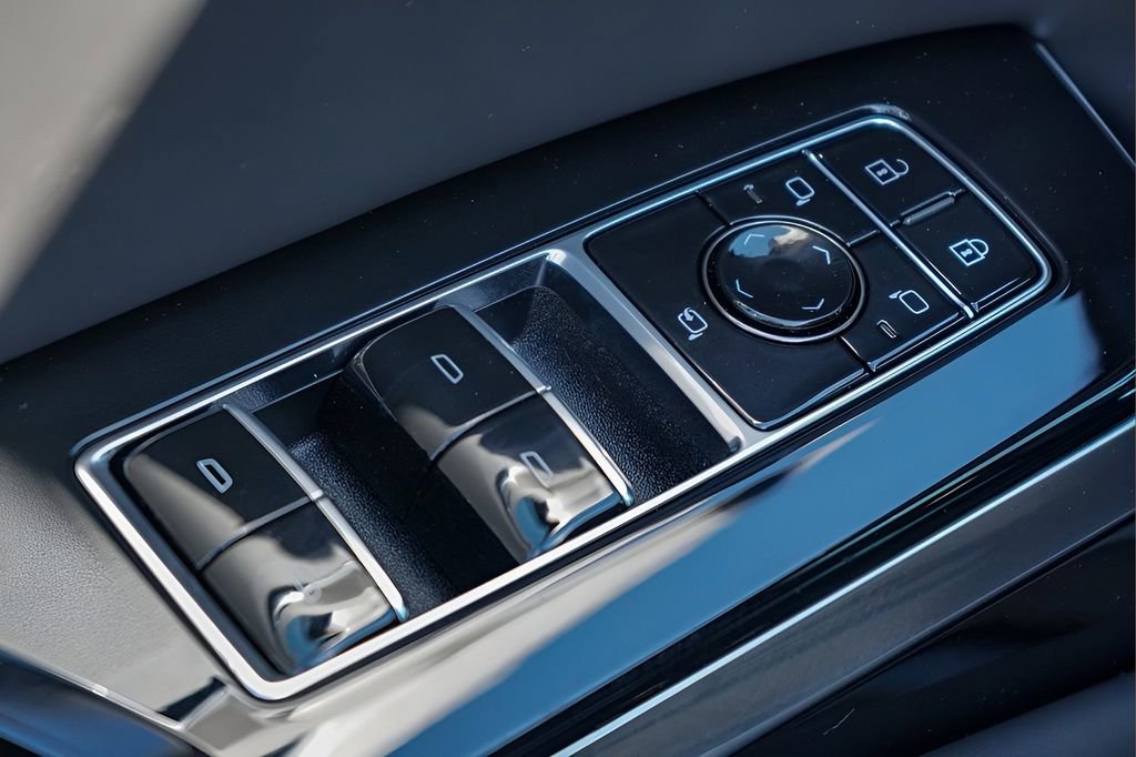 New 2026 Cadillac Escalade ESV Platinum Sport w/ LPO, ONYX Package image 17