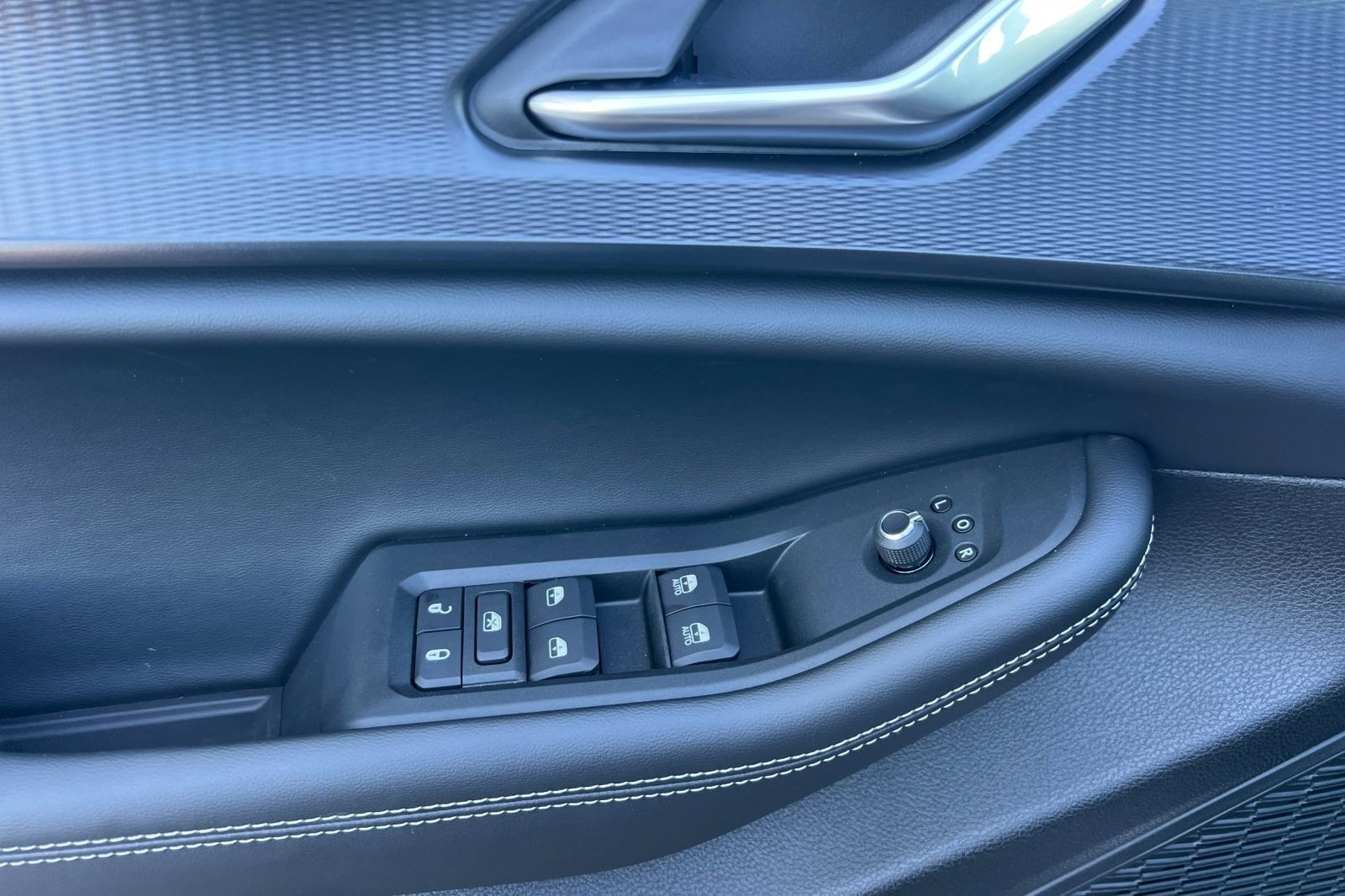 New 2025 Jeep Grand Cherokee L Laredo image 11