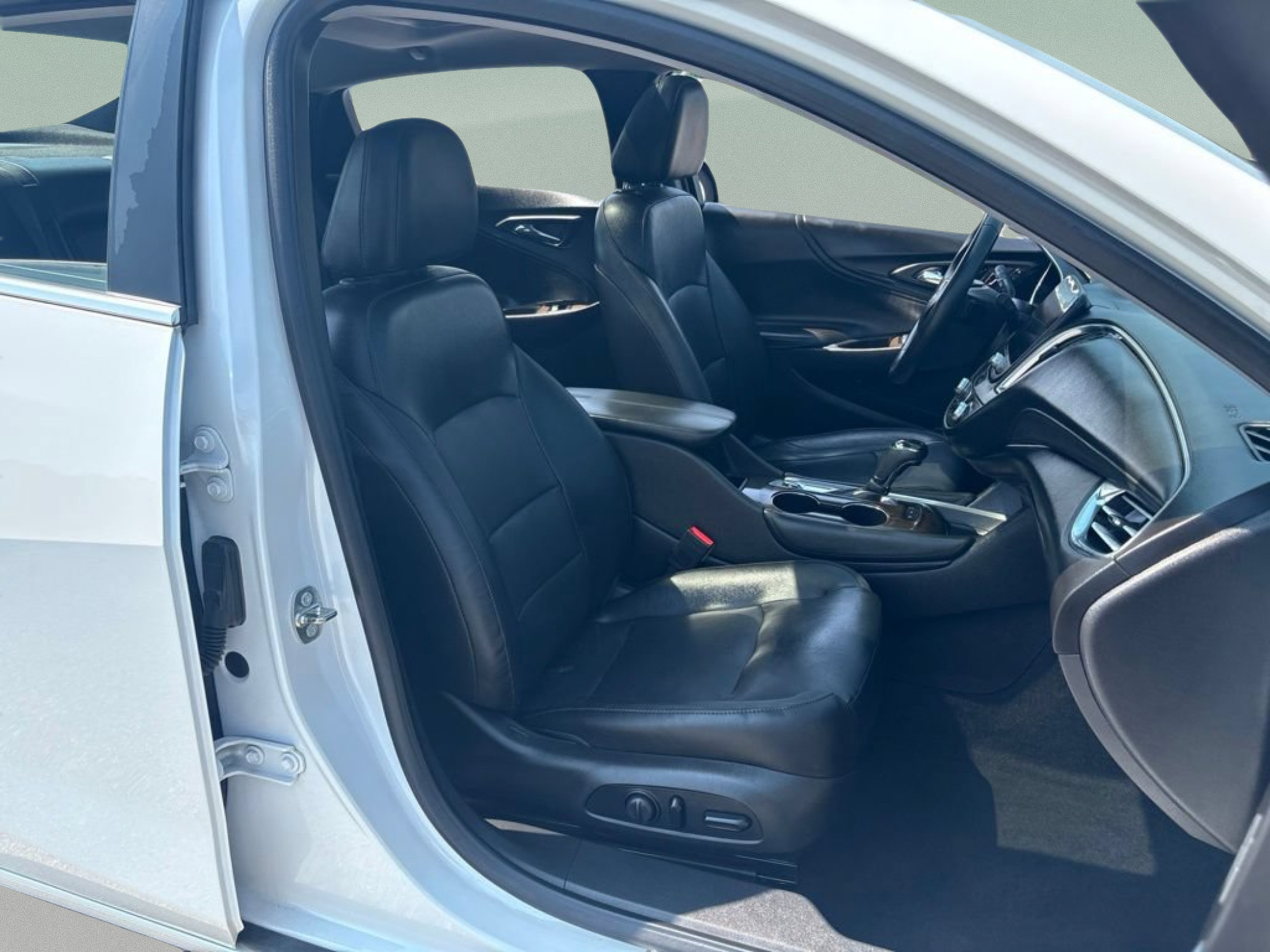 Used 2017 Chevrolet Malibu Premier w/ Premier Sun and Wheel Package FWD image 25