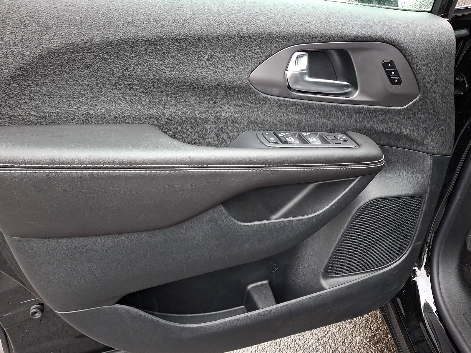 New 2026 Chrysler Pacifica Select image 10