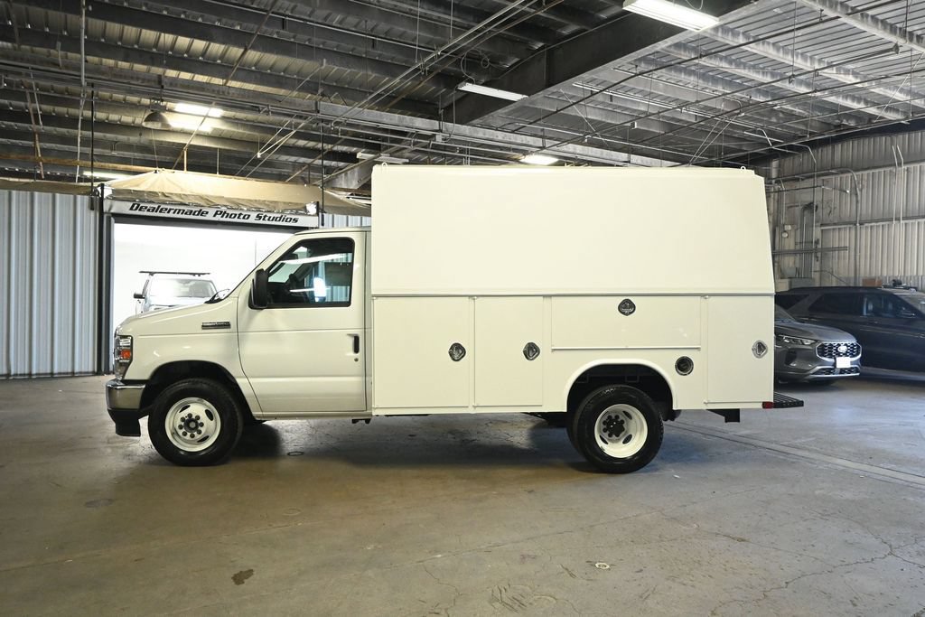 New 2026 Ford E-350 and Econoline 350 Super Duty w/ Power Equipment Group RWD image 5