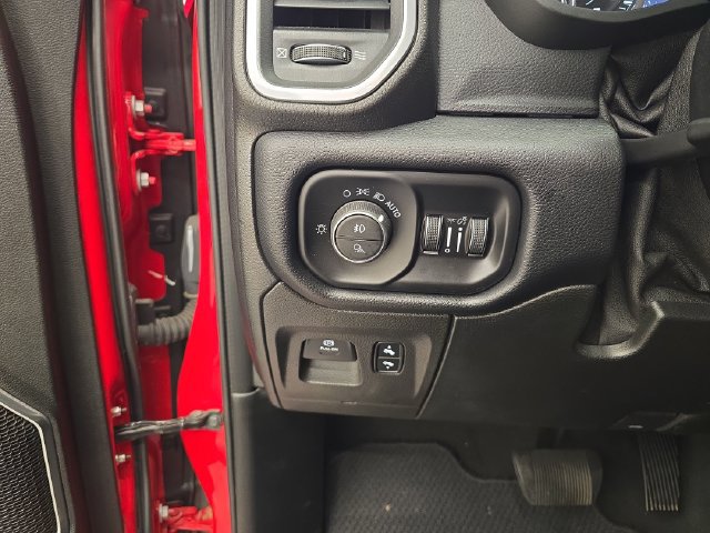Used 2019 RAM 1500 Laramie AWD/4WD image 36