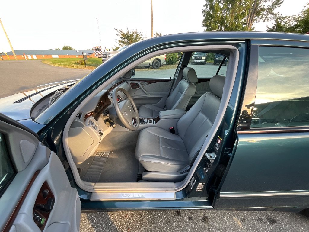 Used 2000 Mercedes-Benz E 430 Sedan image 10