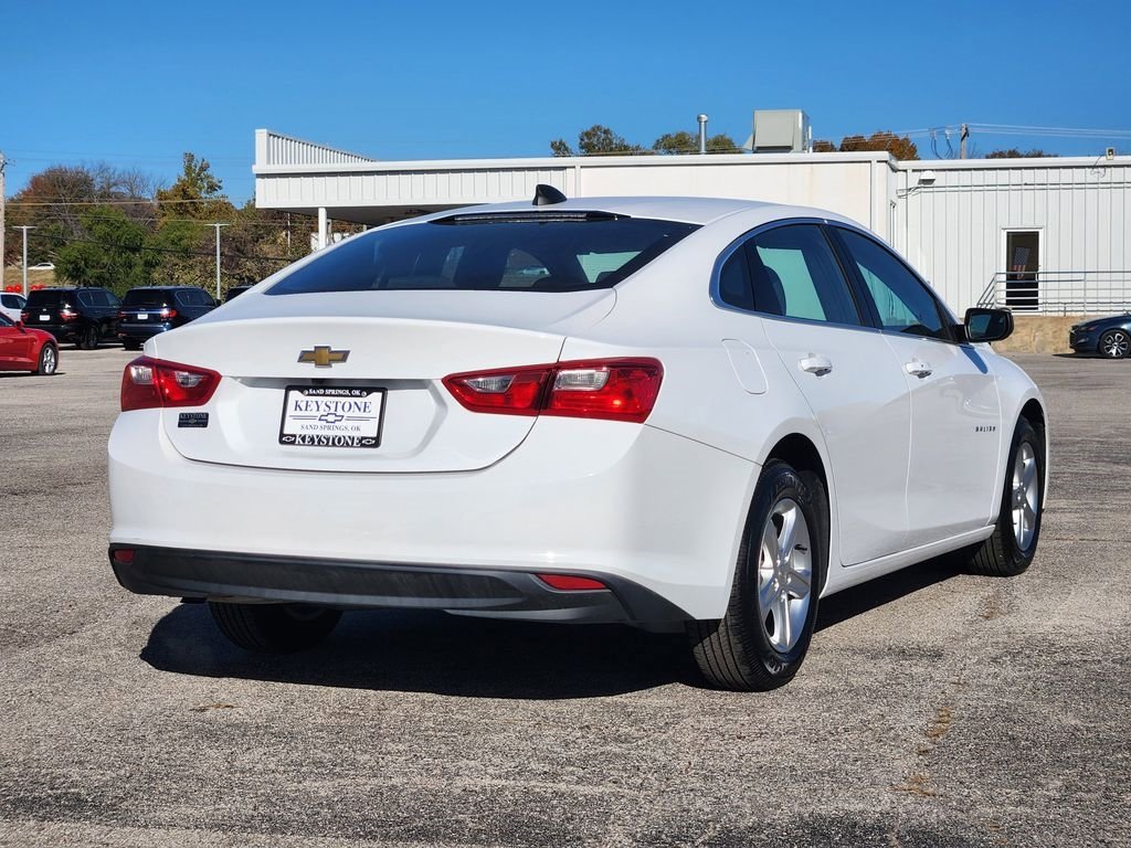 Used 2022 Chevrolet Malibu LS FWD image 2