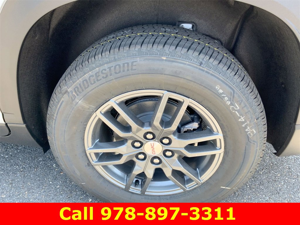 New 2025 GMC Acadia Elevation image 32