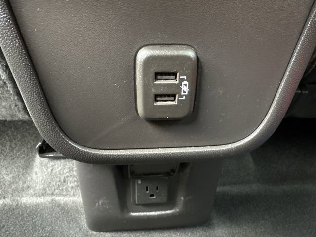 Used 2024 GMC Terrain SLT image 17