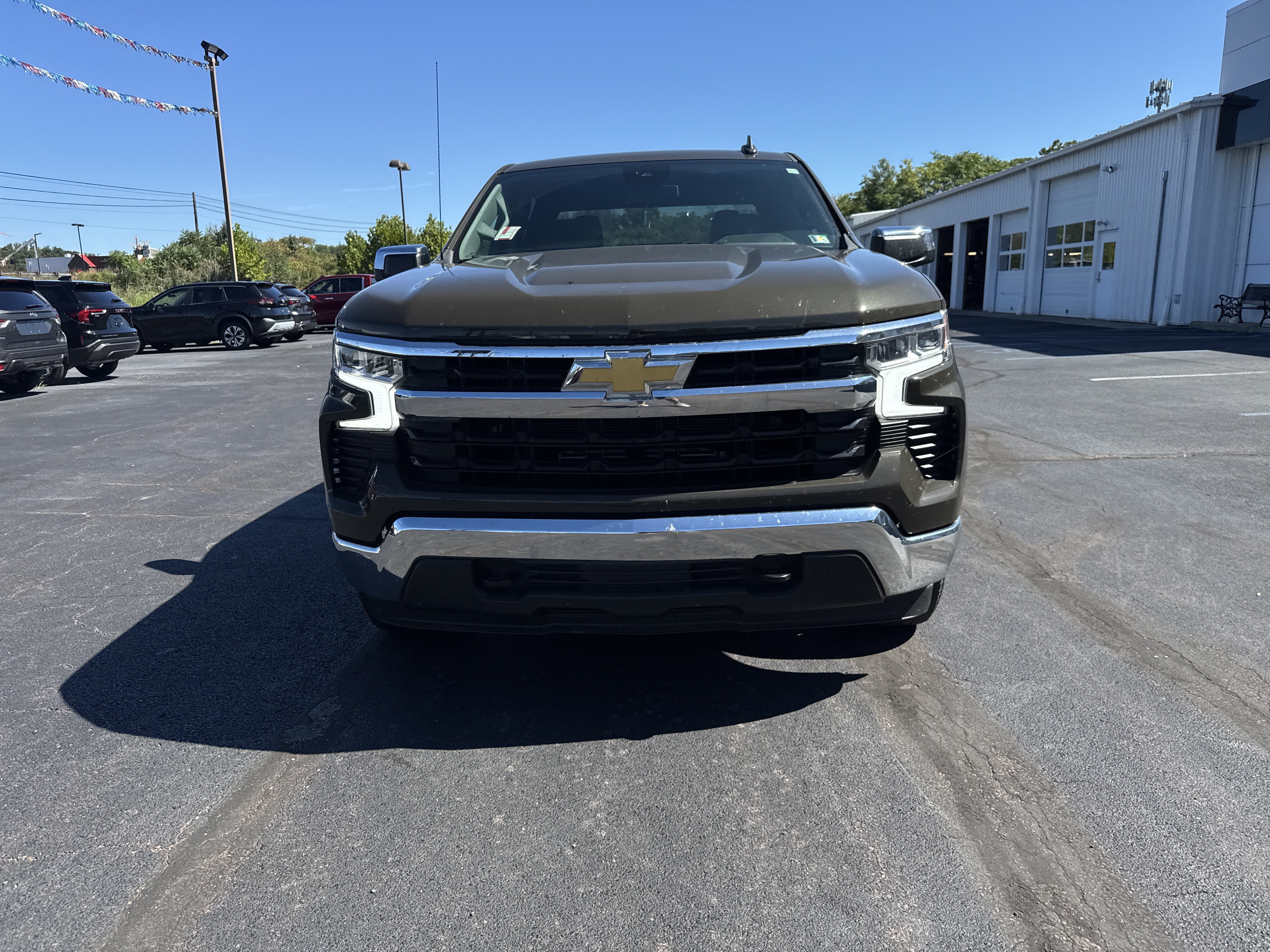 Used 2023 Chevrolet Silverado 1500 LT AWD/4WD image 9