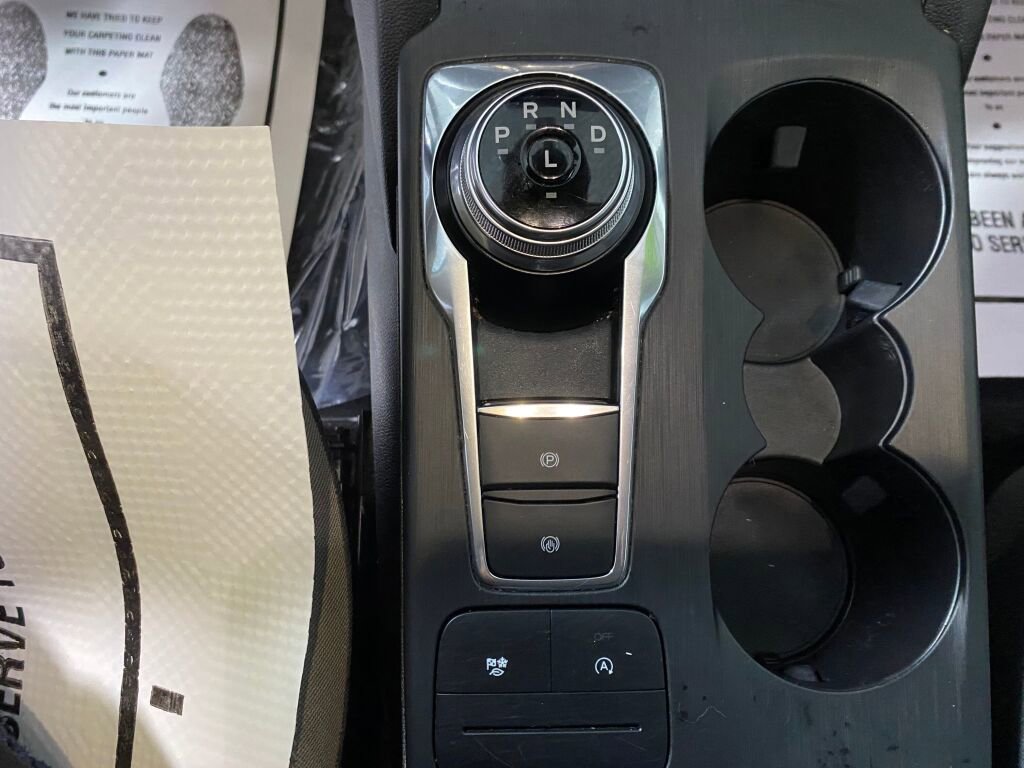Used 2020 Ford Escape SE image 17