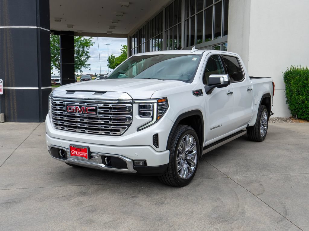 Used 2023 GMC Sierra 1500 Denali w/ Denali Reserve Package AWD/4WD image 3