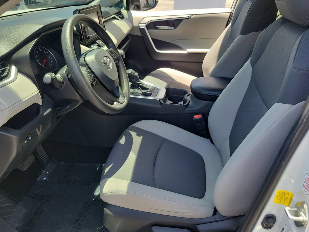Used 2019 Toyota RAV4 XLE AWD/4WD image 17