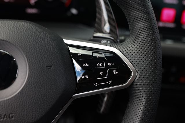 Used 2022 Volkswagen GTI SE FWD image 31