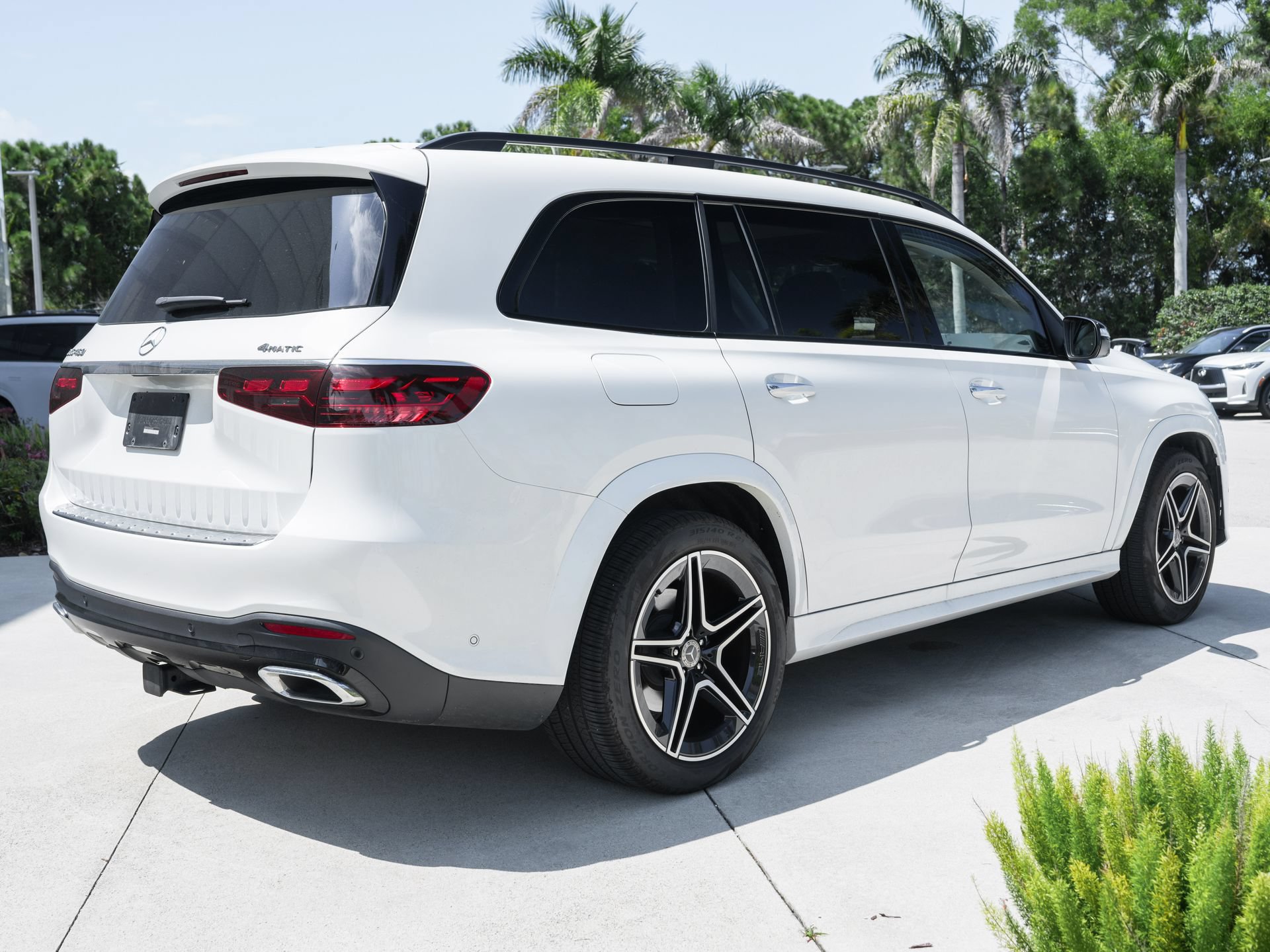 Used 2025 Mercedes-Benz GLS 450 4MATIC image 10