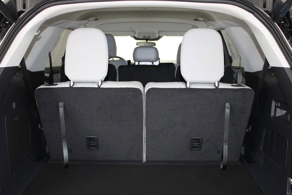 New 2026 Ford Explorer Active RWD image 15