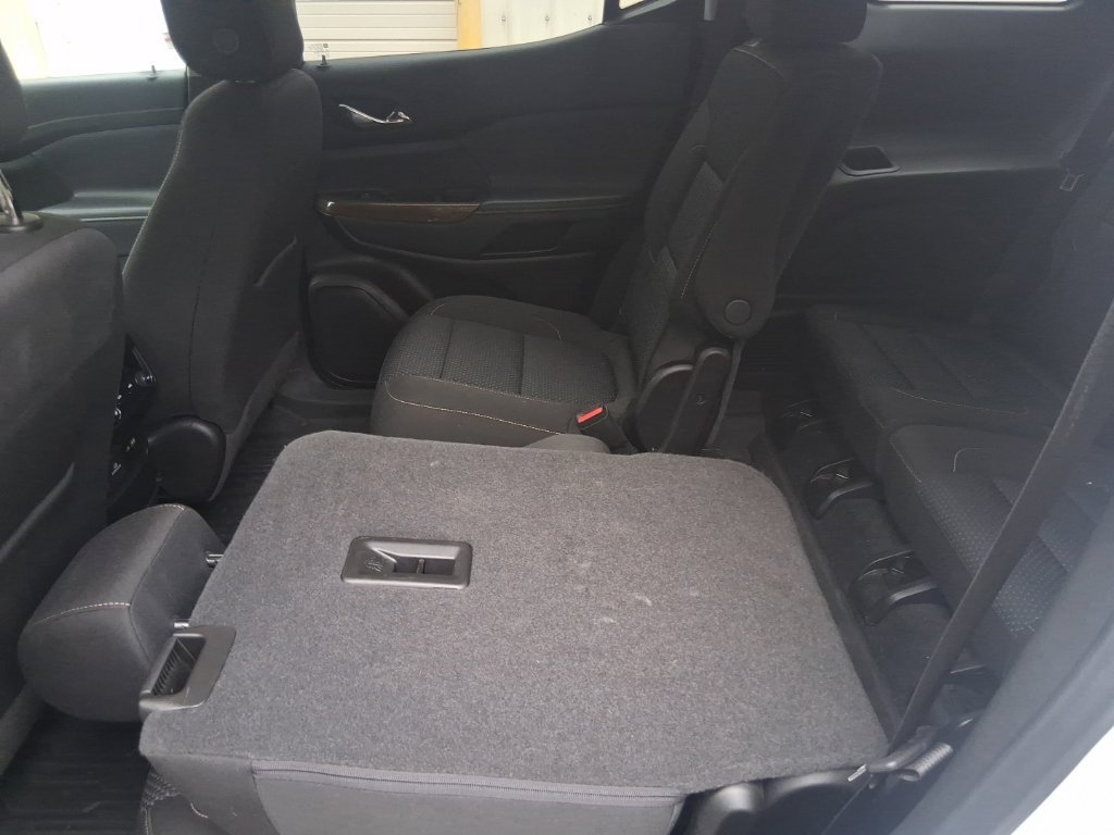 Used 2022 GMC Acadia SLE w/ Driver Convenience Package FWD image 18
