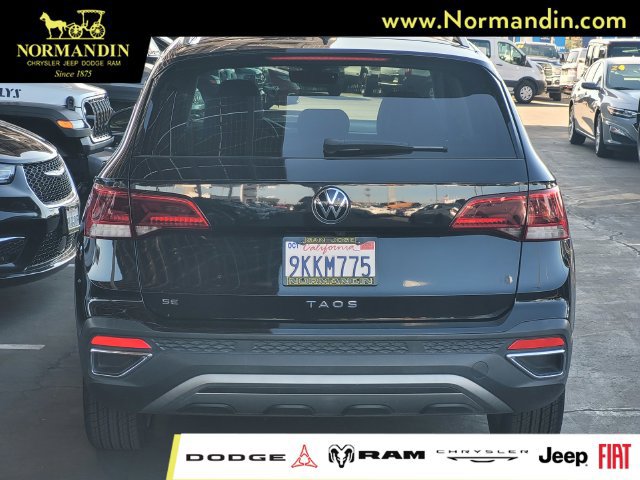Used 2022 Volkswagen Taos SE w/ Panoramic Sunroof Package FWD image 4