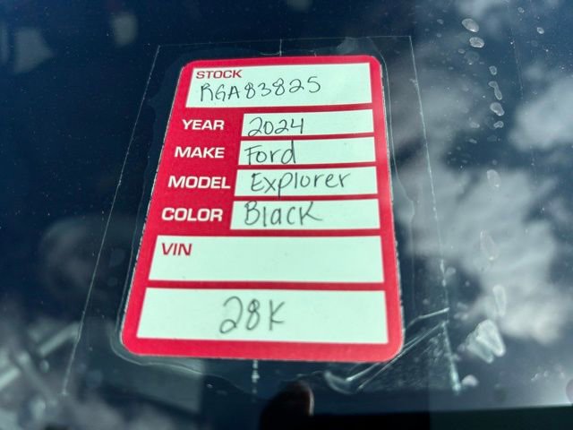 Used 2024 Ford Explorer XLT w/ Equipment Group 202A image 5