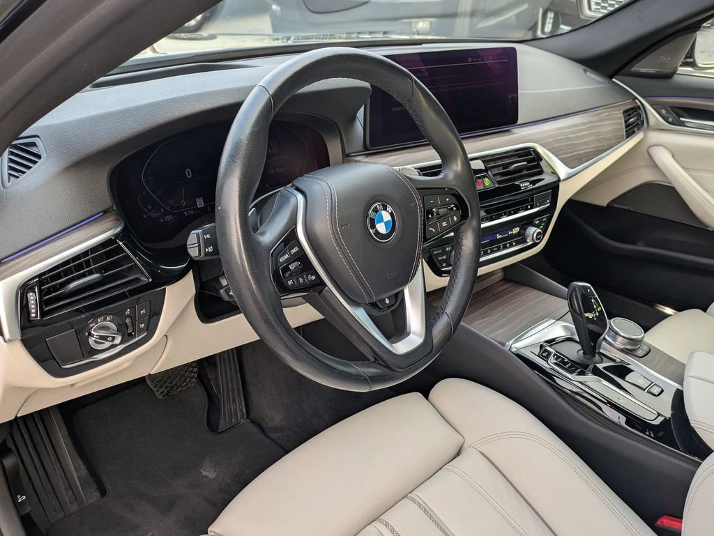 Used 2021 BMW 530i xDrive w/ Premium Package image 11