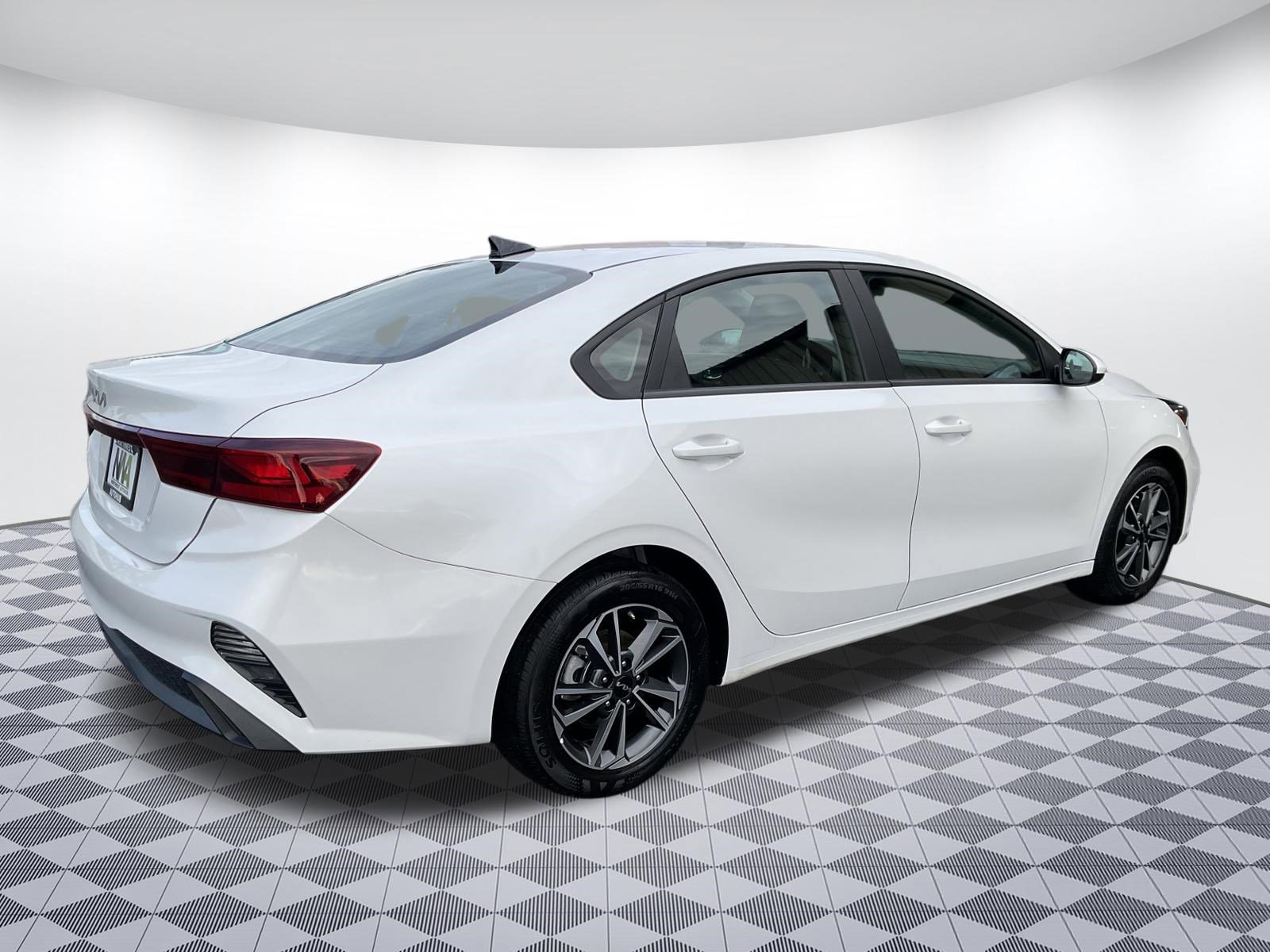Used 2024 Kia Forte LXS FWD image 3