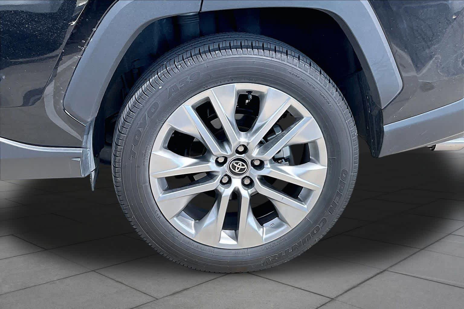 Used 2025 Toyota RAV4 XLE Premium w/ Weather Package AWD/4WD image 11