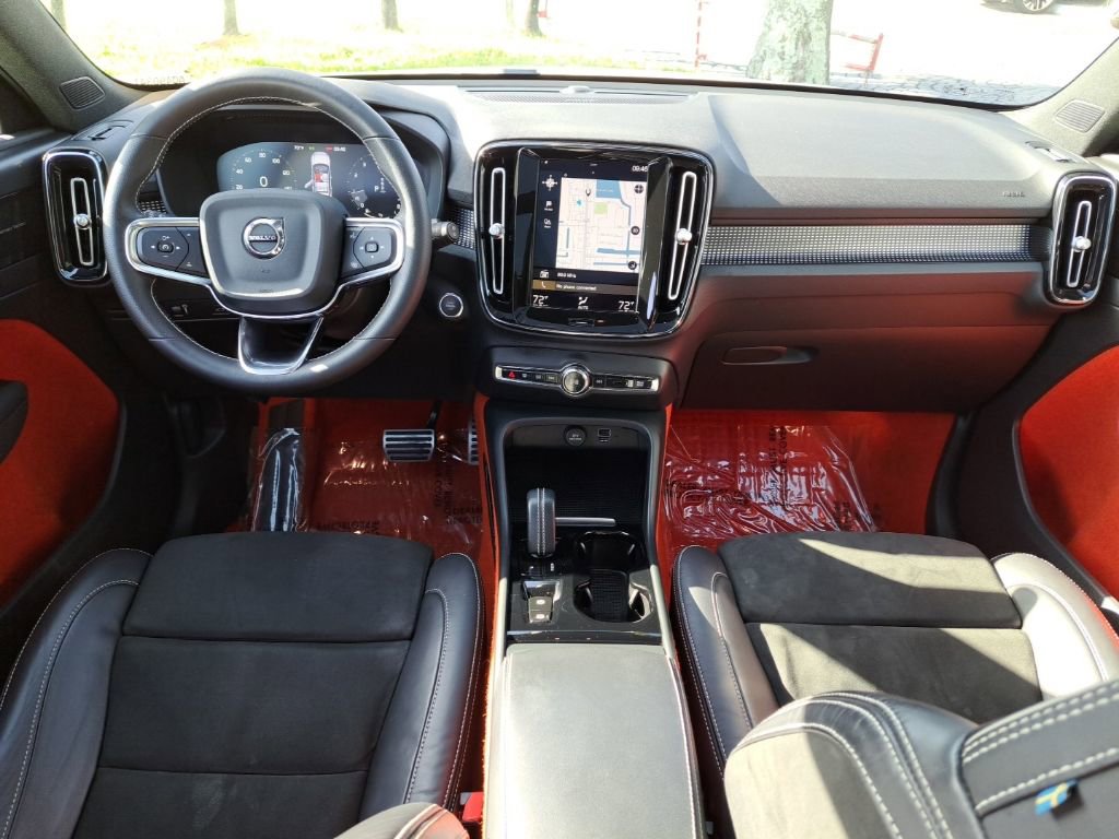 Used 2021 Volvo XC40 T4 R-Design w/ Protection Package Premier image 9