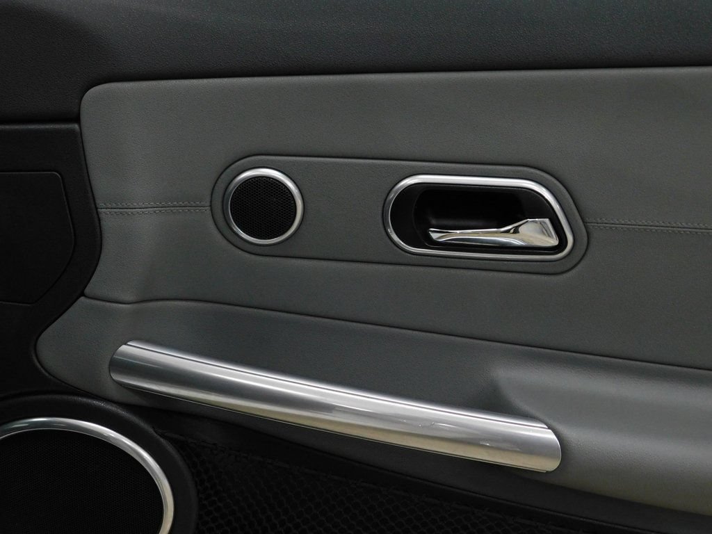 Used 2005 Chrysler Crossfire Limited RWD image 96